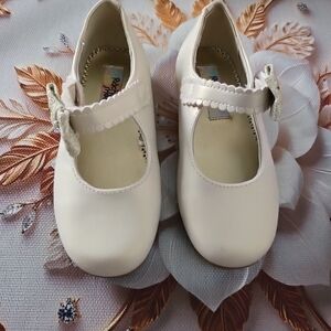Girls' Cream Mary Jane Shoes with Bow - Kids Shoes